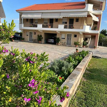 Flo'S Apartments Missolonghi Ngoại thất bức ảnh