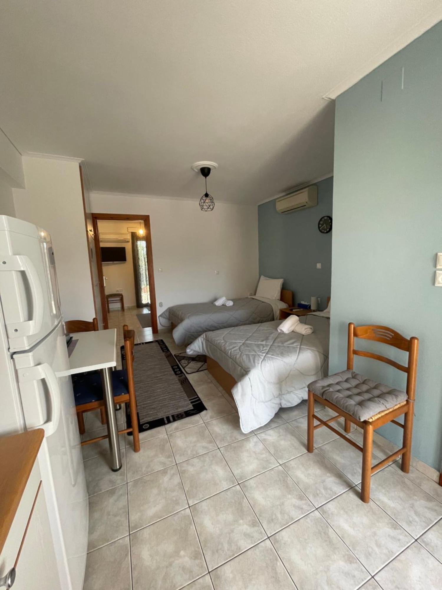 Flo'S Apartments Missolonghi Ngoại thất bức ảnh