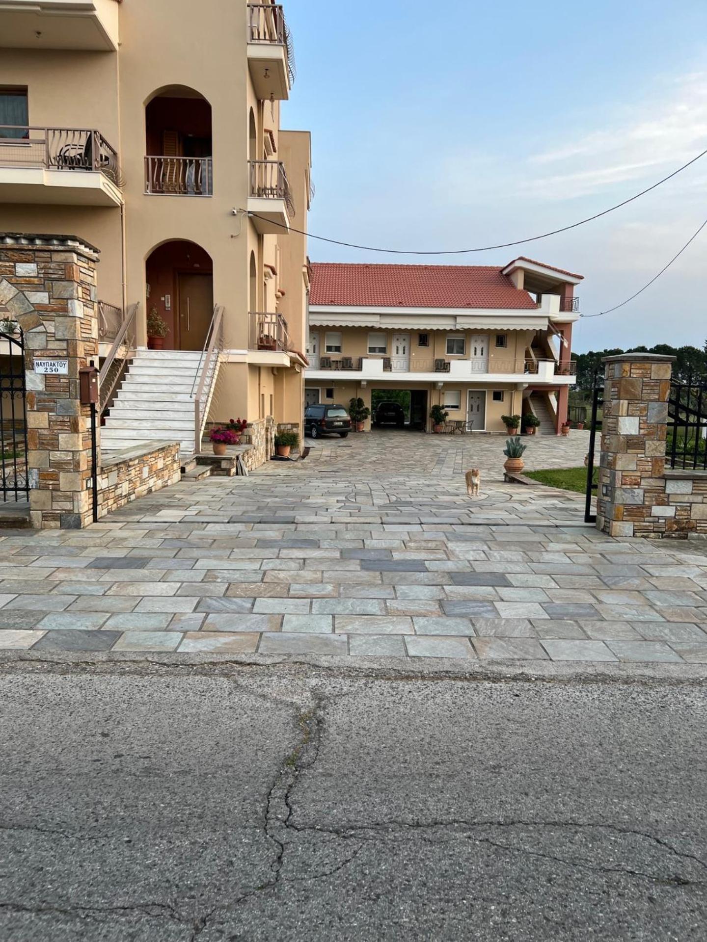 Flo'S Apartments Missolonghi Ngoại thất bức ảnh
